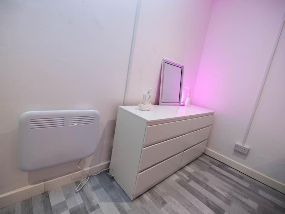 1 Bedroom-Sofabed-Worktable-4-Wifi-Parking London Bagian luar foto
