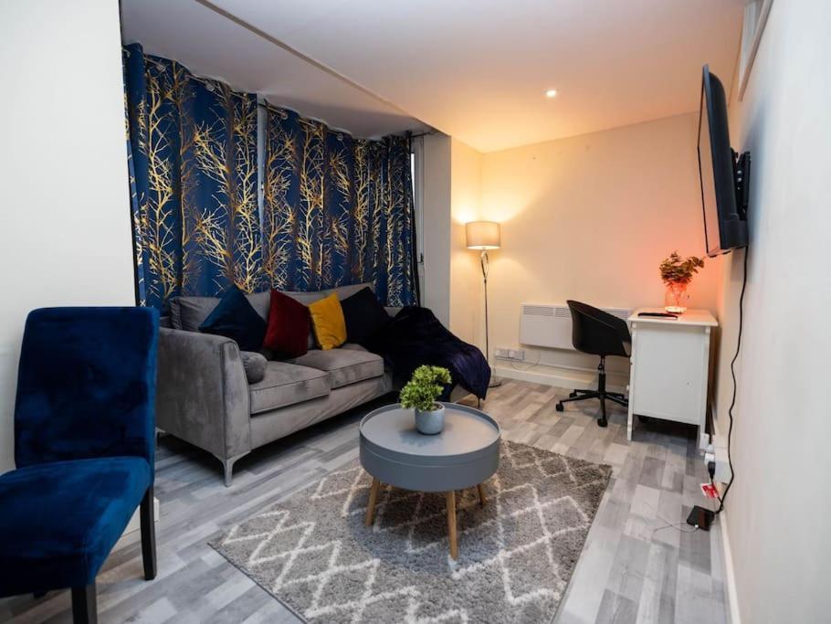 1 Bedroom-Sofabed-Worktable-4-Wifi-Parking London Bagian luar foto