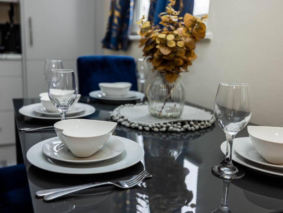 1 Bedroom-Sofabed-Worktable-4-Wifi-Parking London Bagian luar foto