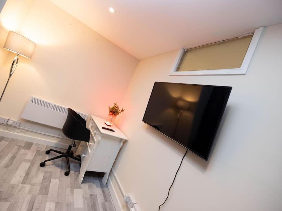 1 Bedroom-Sofabed-Worktable-4-Wifi-Parking London Bagian luar foto
