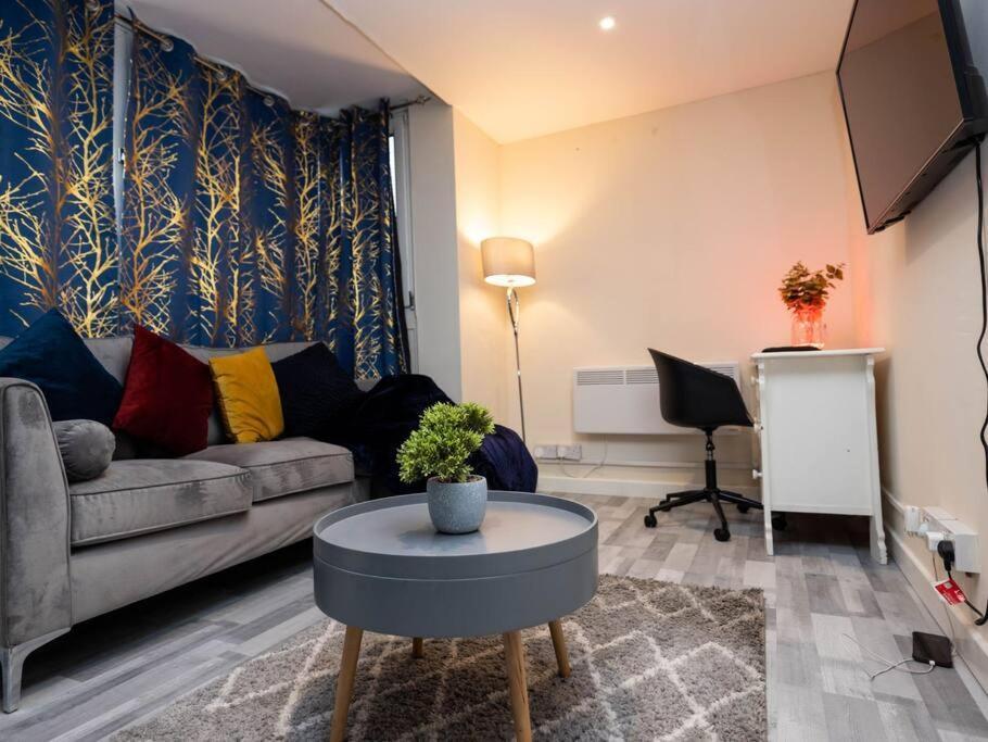 1 Bedroom-Sofabed-Worktable-4-Wifi-Parking London Bagian luar foto